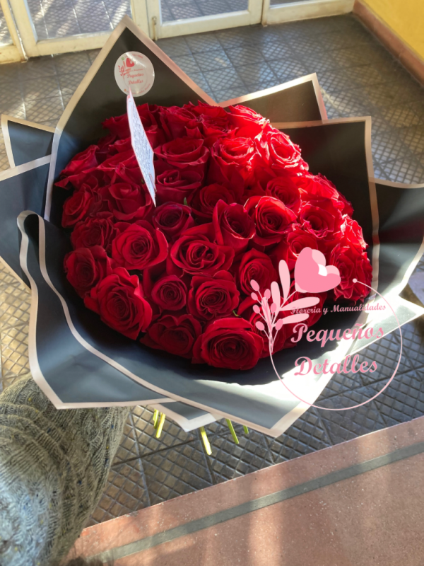 Ramo Buchón 50 rosas - Imagen 2