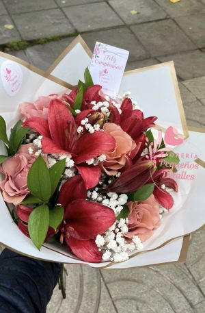 Ramo de Rosas y Lilium