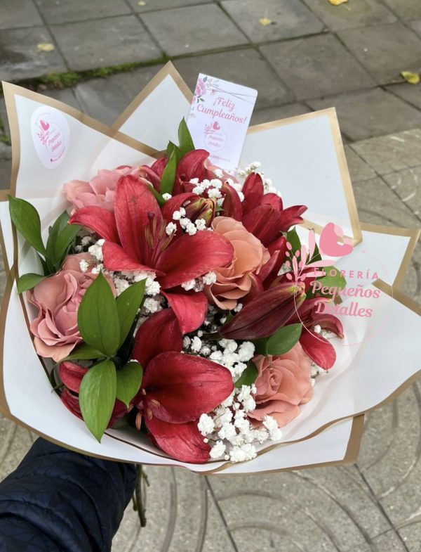 Ramo de Rosas y Lilium