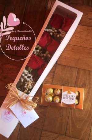 Caja con seis rosas,bombones ferrero