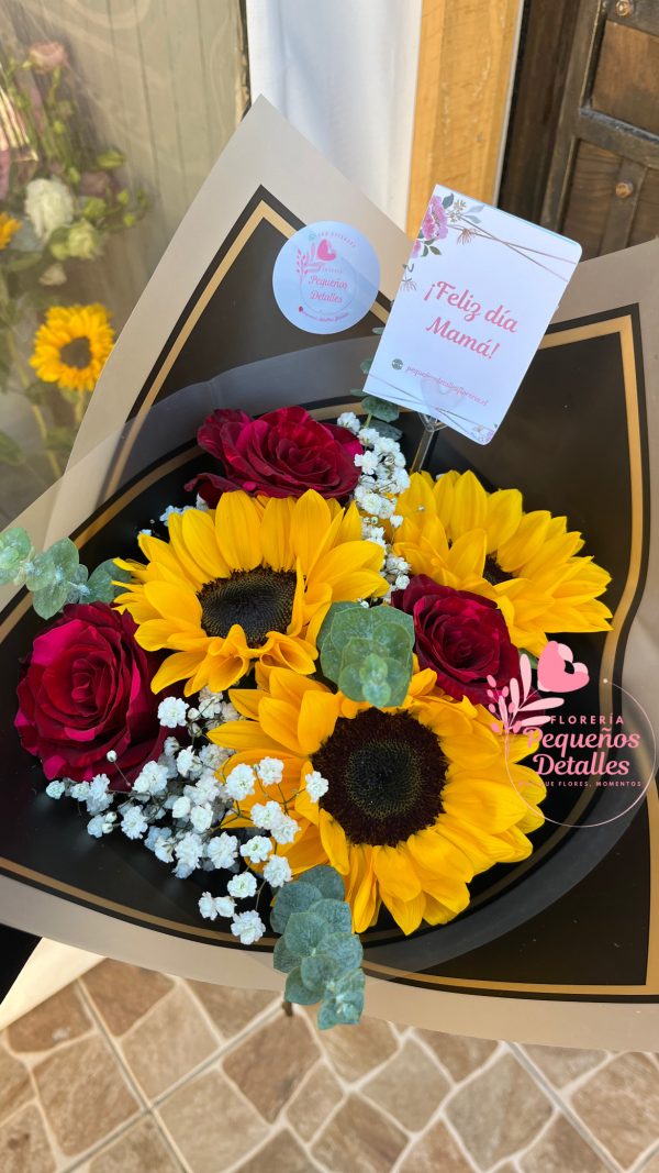 Mini ramo de rosas  y girasoles - Imagen 2