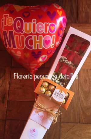 Caja de nueve Rosas, globo y bombones