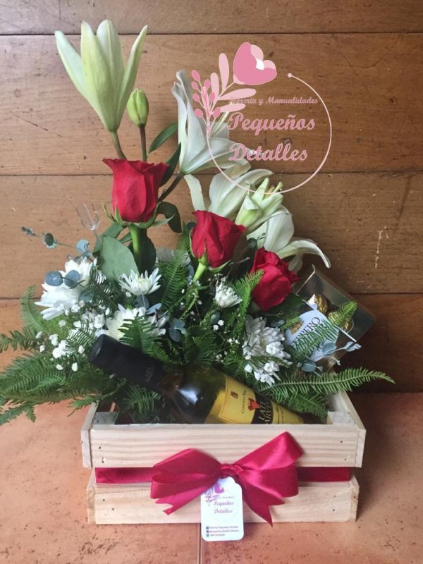Cajita mixta floral con vino y bombones