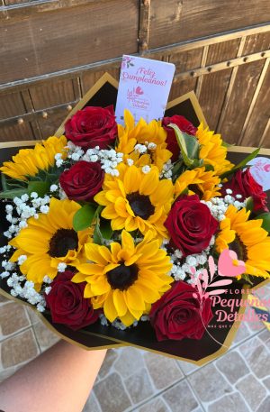 Ramo Grande de  rosas (7) y girasoles (8)
