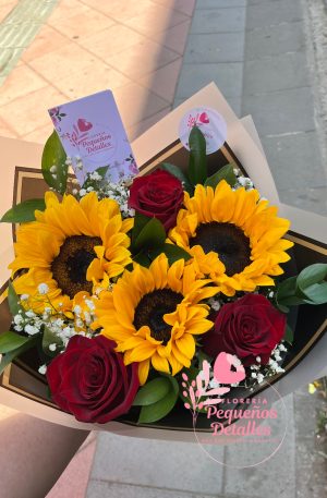 Ramo Pequeño de rosas y girasoles