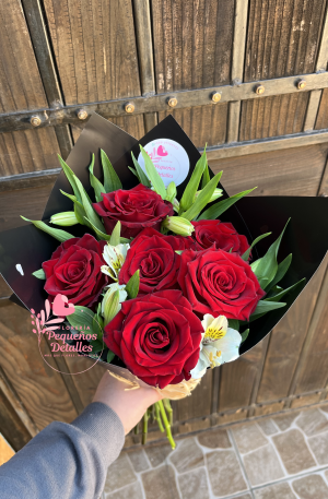 Ramo de Rosas y Astromelias